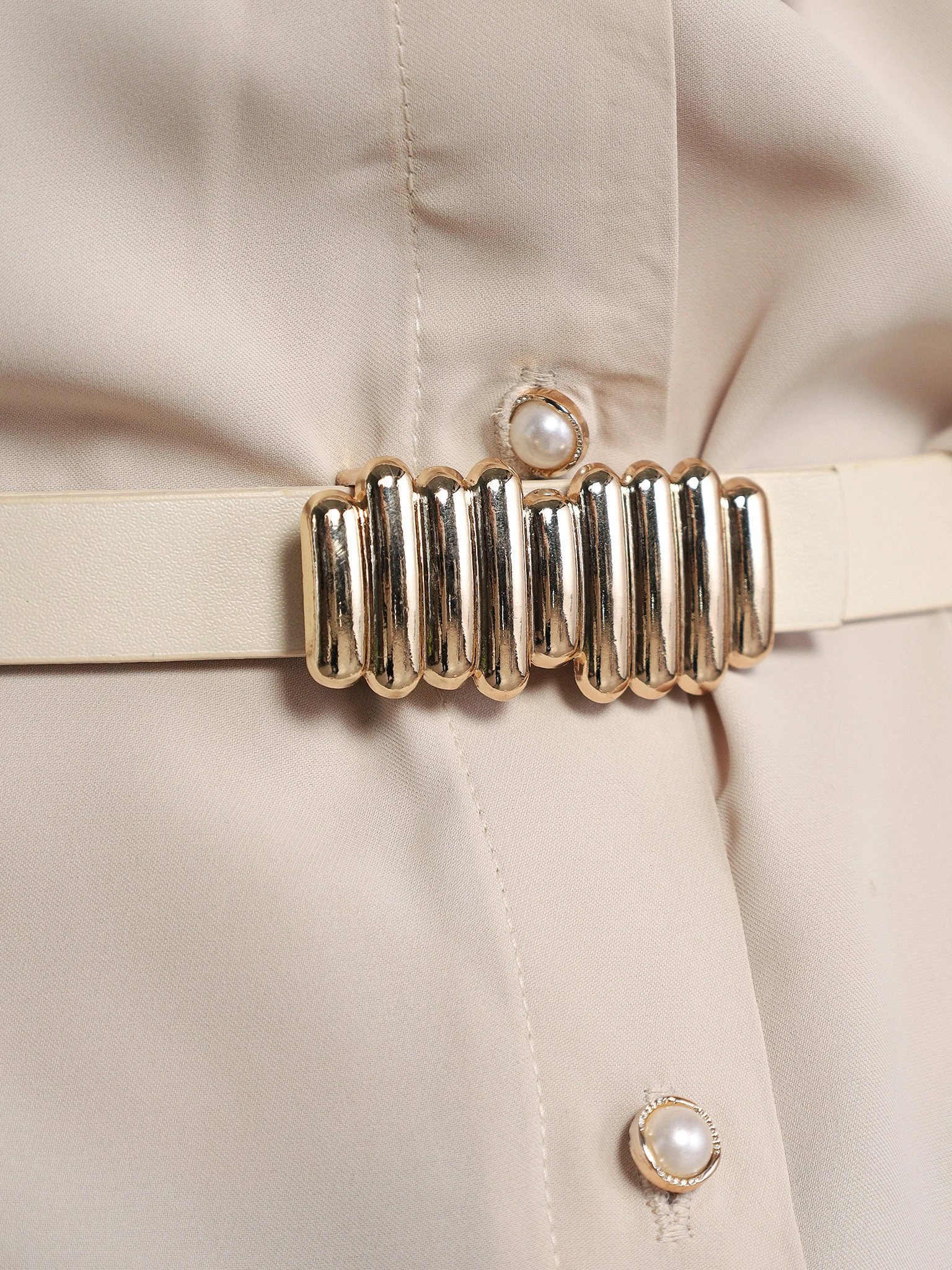 Блуза бежевого цвета с рюшами